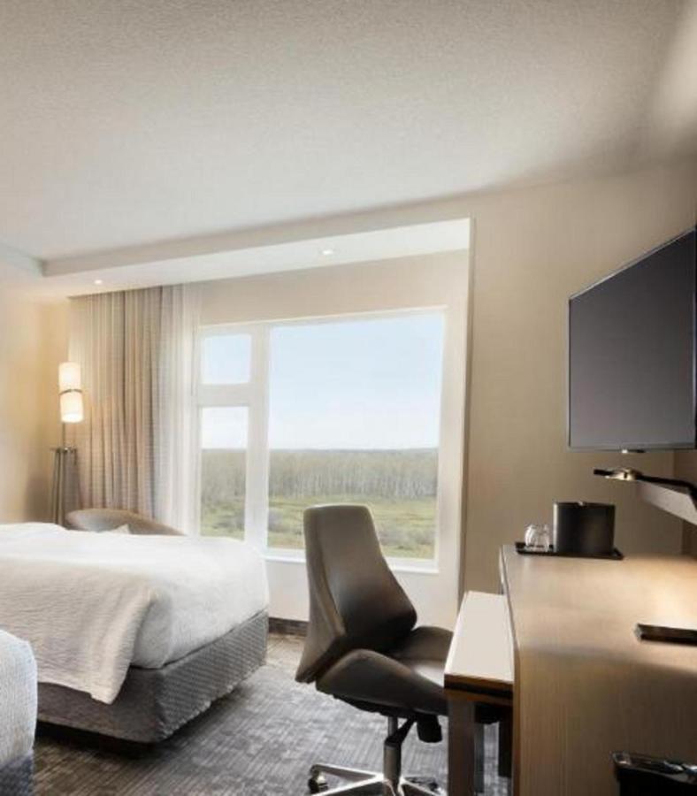 Hotel Dene & Conference Centre Cold Lake エクステリア 写真