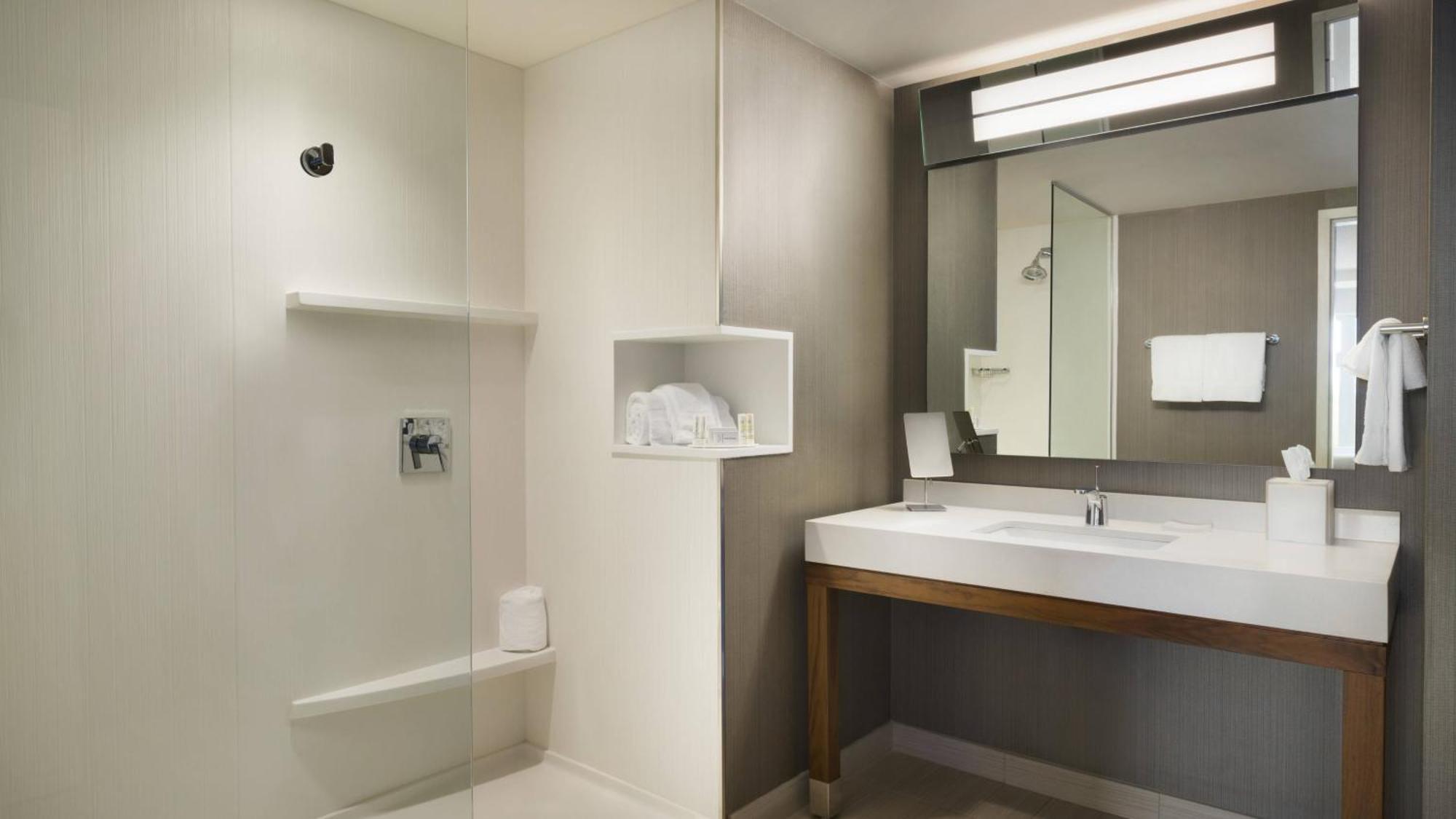 Hotel Dene & Conference Centre Cold Lake エクステリア 写真