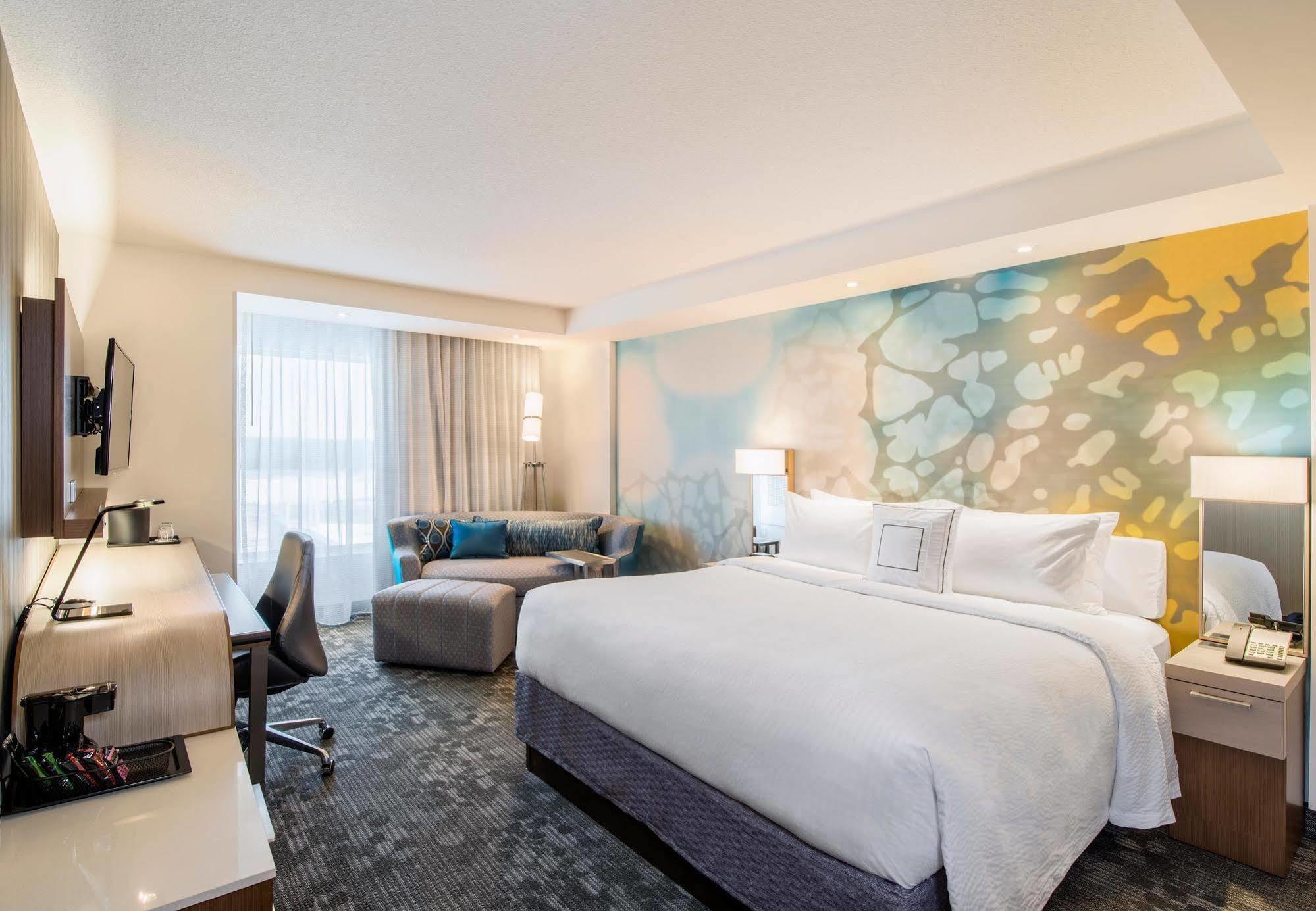 Hotel Dene & Conference Centre Cold Lake エクステリア 写真