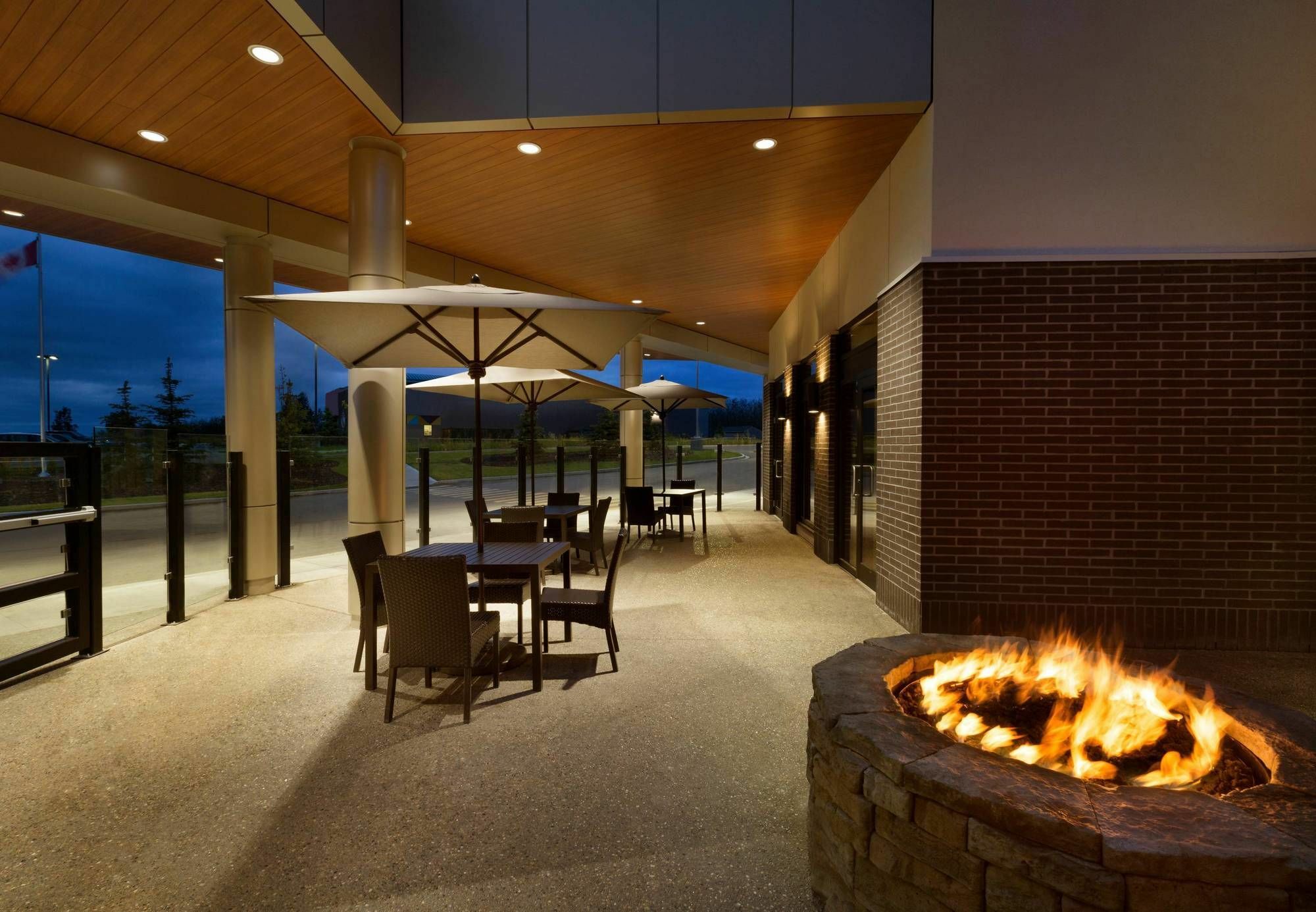 Hotel Dene & Conference Centre Cold Lake エクステリア 写真