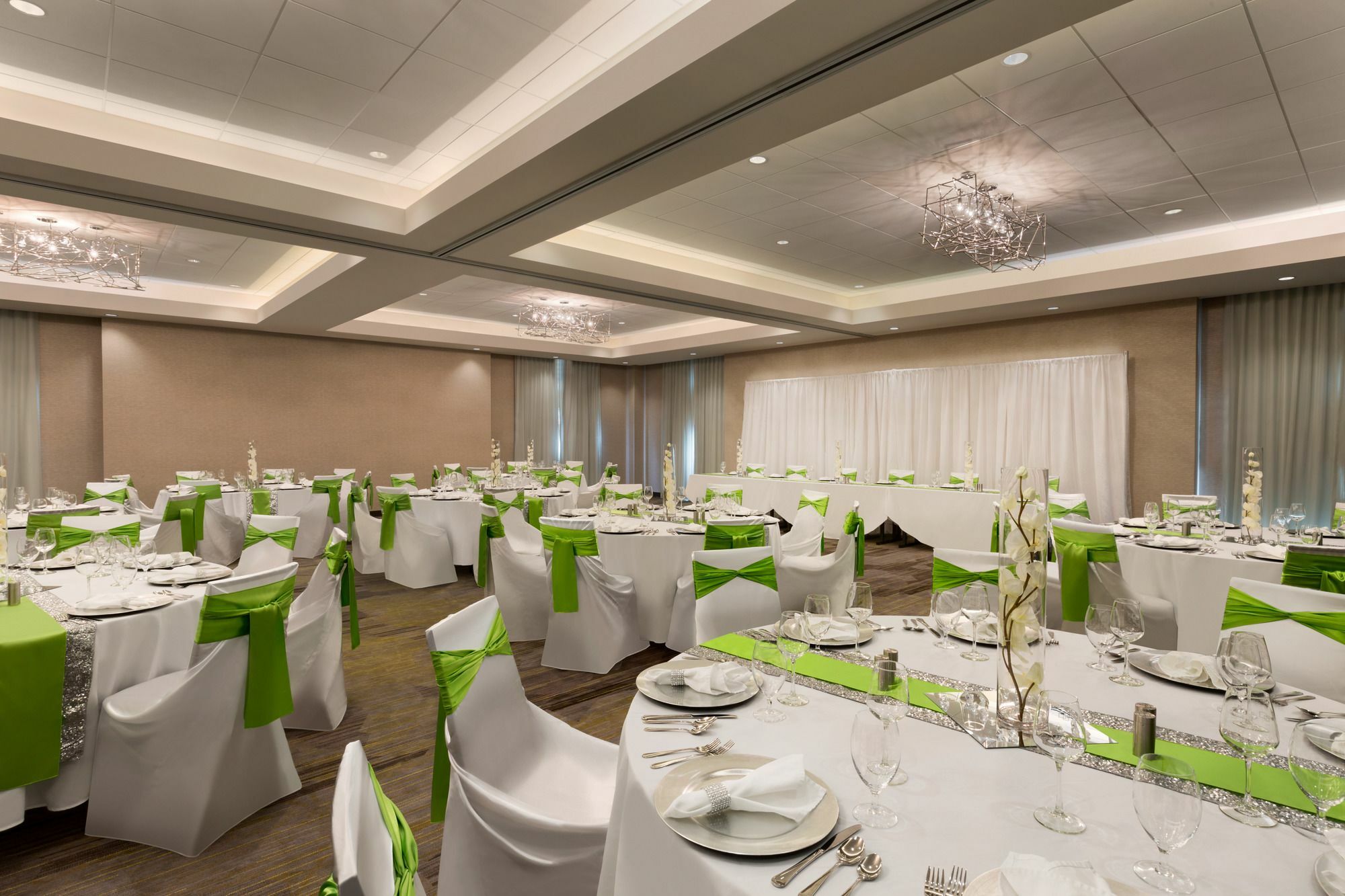 Hotel Dene & Conference Centre Cold Lake エクステリア 写真